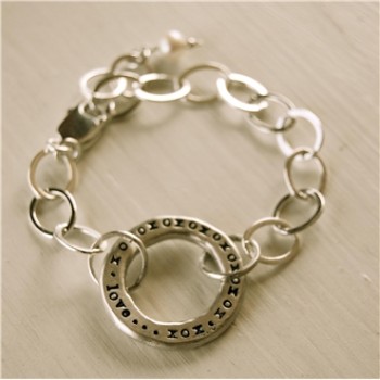 The Open Circle Bracelet from Lisa Leonard Designs. Gorgeous, isn't it? Image from LisaLeonardOnline.com.